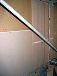Die allerersten Rigipsplatten sind im Treppenhaus an der Wand - am 26.01. kommt die Treppe